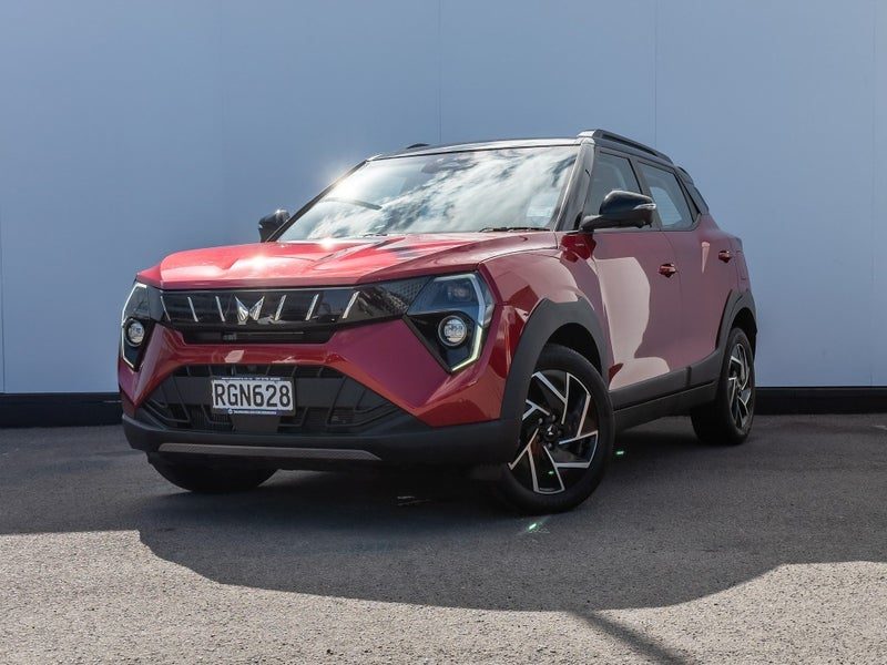 2025 Mahindra XUV 3XO AX7L