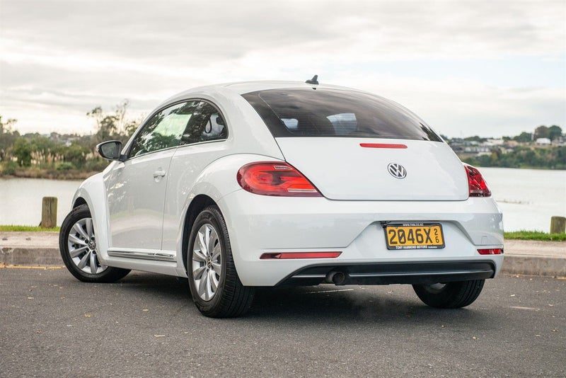 2017 Volkswagen Beetle, photo 2