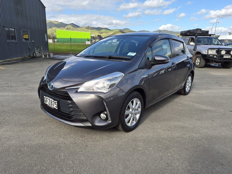 2017 Toyota Vitz 1.5 Hybrid F 5Dr Hatch CVT 2WD -, photo 2