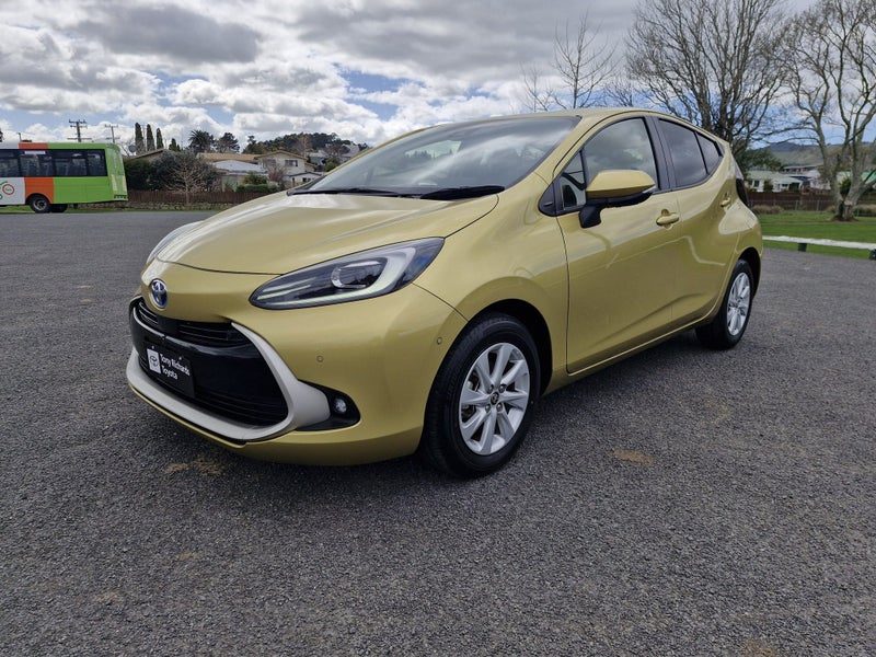 2022 Toyota Aqua Hybrid, photo 2