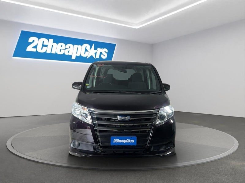 2015 Toyota Noah Hybrid X, photo 2