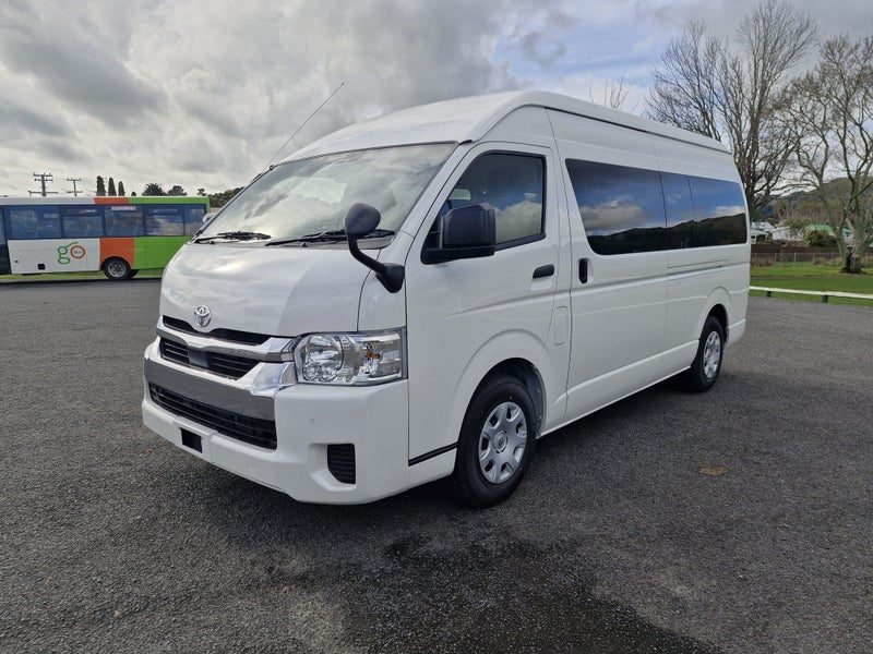 2026 Toyota Hiace DX, photo 2