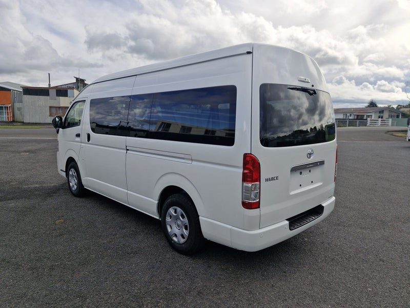 2026 Toyota Hiace DX, photo 3