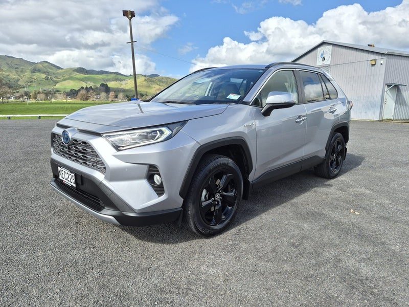 2020 Toyota RAV4 Limited, photo 2