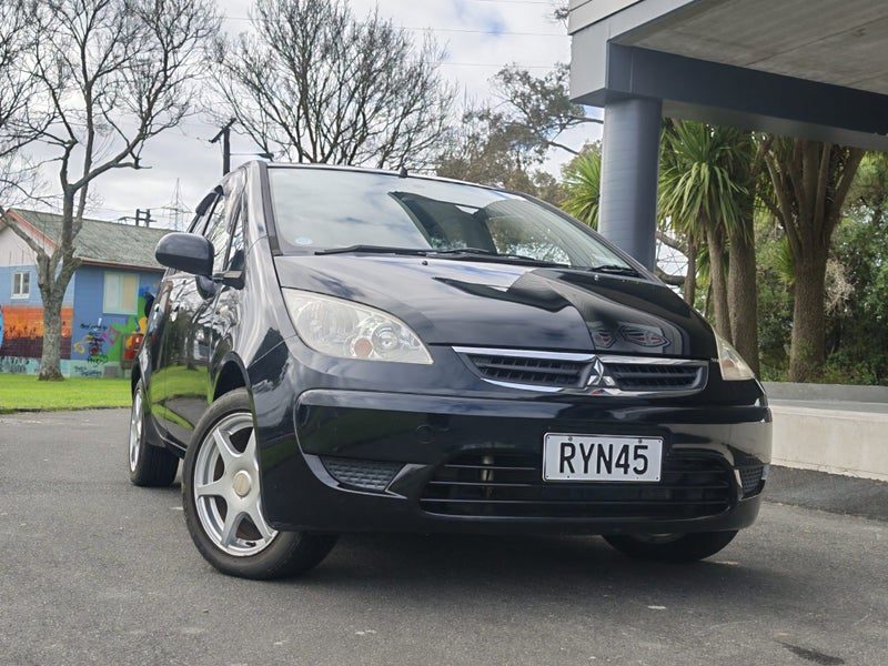2006 Mitsubishi Colt PLUS/1500CC/15 inch MAGS!!
