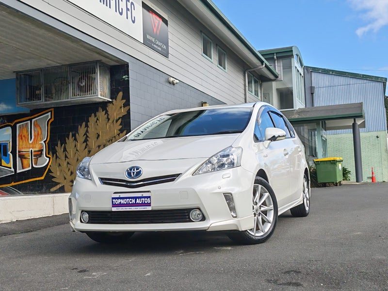 2013 Toyota Prius Alpha, photo 3