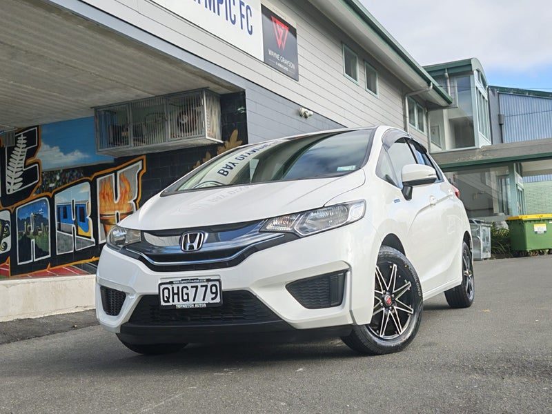 2015 Honda Fit HYBRID/FACELIFT/REVERSE CAMERA!!, photo 3