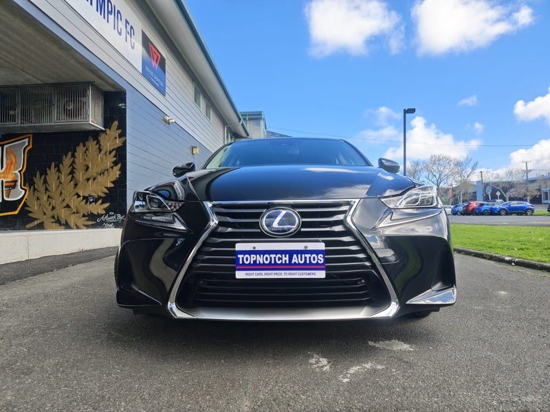 2017 Lexus IS 300h FACELIFT/LEATHER HEATED SEATS!!, photo 2