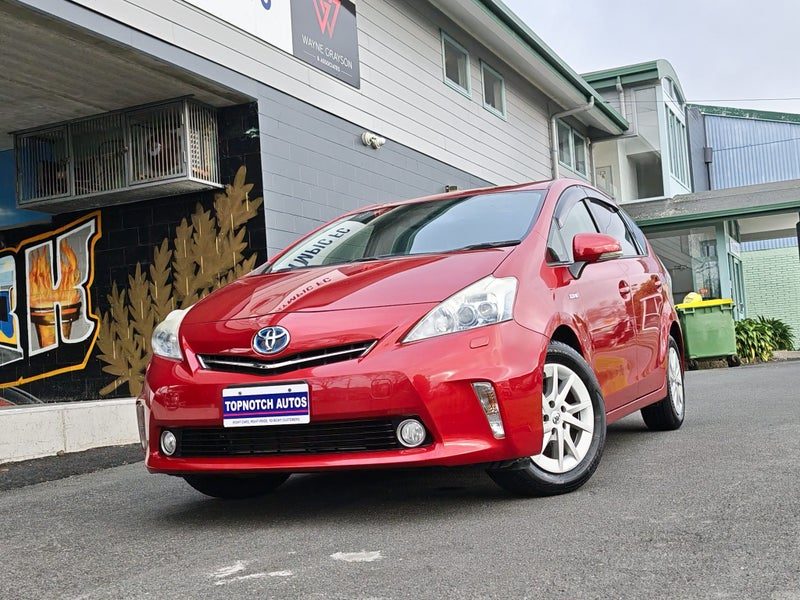 2012 Toyota Prius Alpha, photo 3
