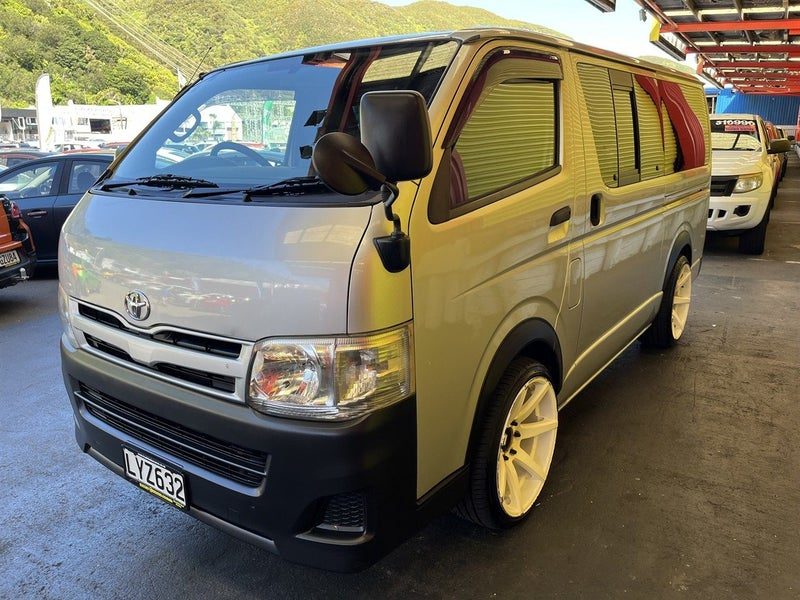 2013 Toyota Hiace Manual Petrol, photo 3