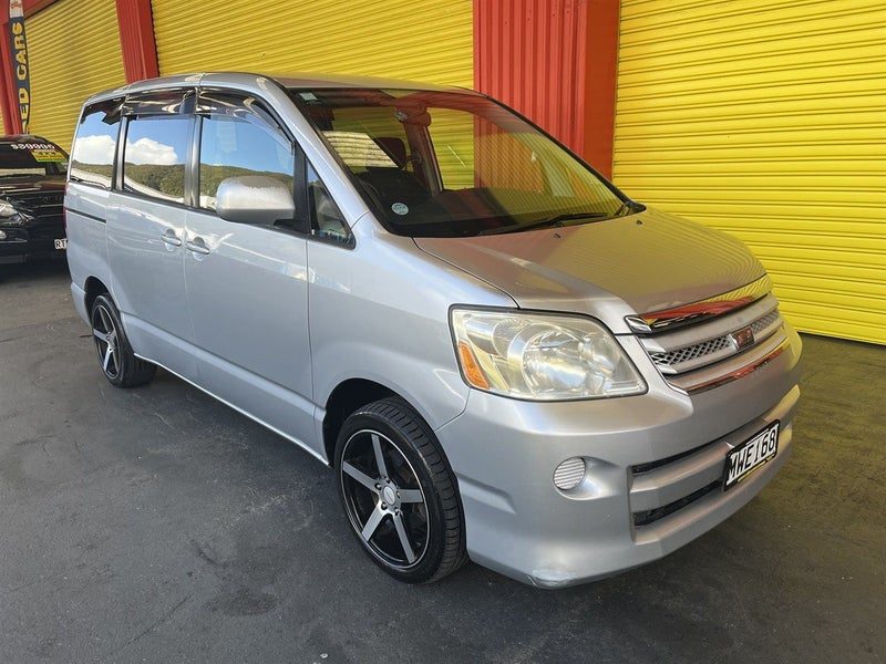 2005 Toyota Noah 2.0P