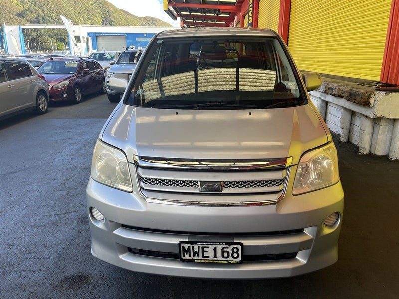 2005 Toyota Noah 2.0P, photo 2