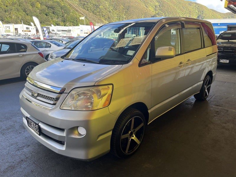 2005 Toyota Noah 2.0P, photo 3