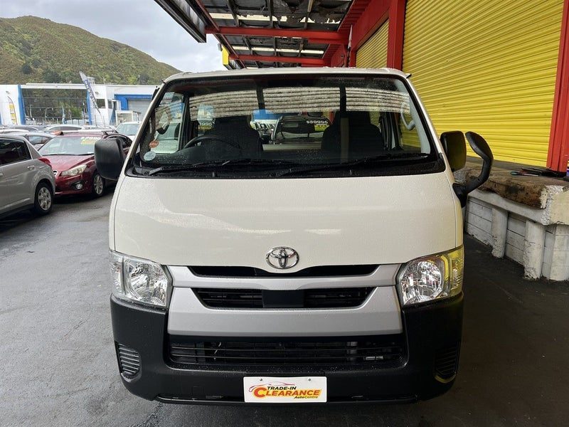 2020 Toyota Hiace 2.8TD, photo 2