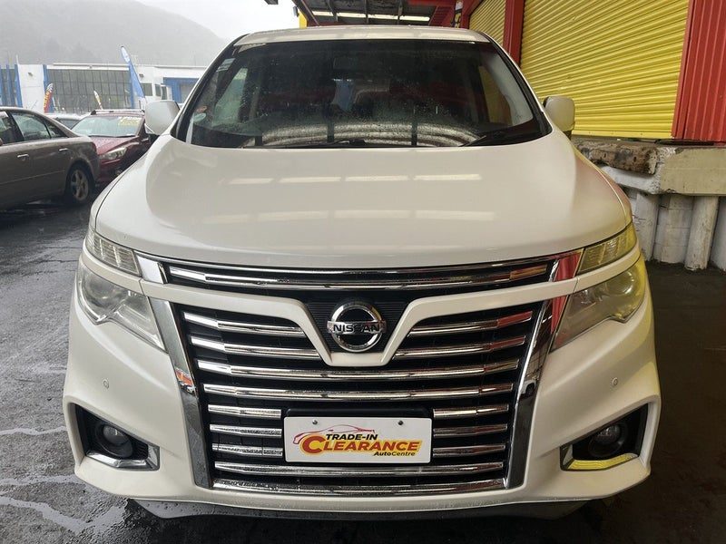 2015 Nissan Elgrand Highway Star, photo 2