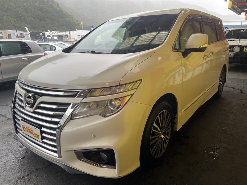 2015 Nissan Elgrand Highway Star, photo 3
