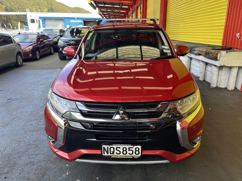 2016 Mitsubishi Outlander PHEV, photo 2