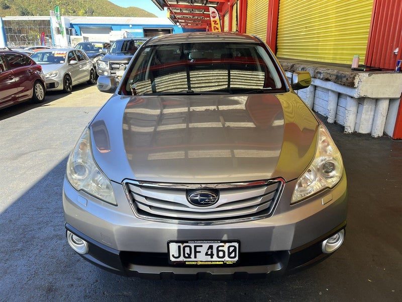 2010 Subaru Legacy, photo 2