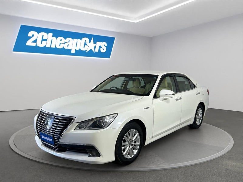 2013 Toyota Crown Hybrid Royal Saloon