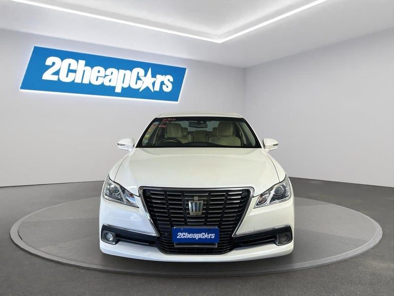 2013 Toyota Crown Hybrid Royal Saloon, photo 2