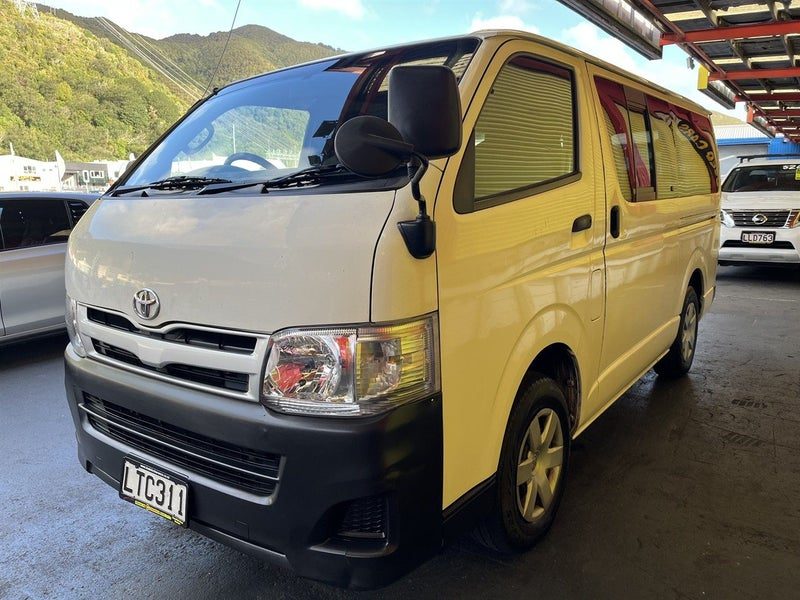 2013 Toyota Hiace 2.0ltr PETROL, photo 3