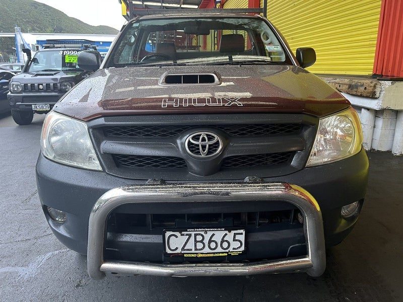 2005 Toyota Hilux 3.0TD 4WD Pickup, photo 2
