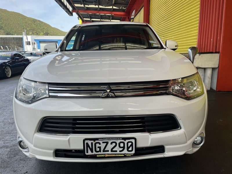 2013 Mitsubishi Outlander PHEV, photo 2