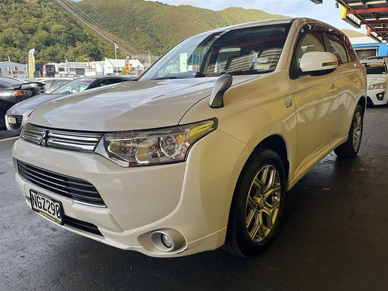 2013 Mitsubishi Outlander PHEV, photo 3