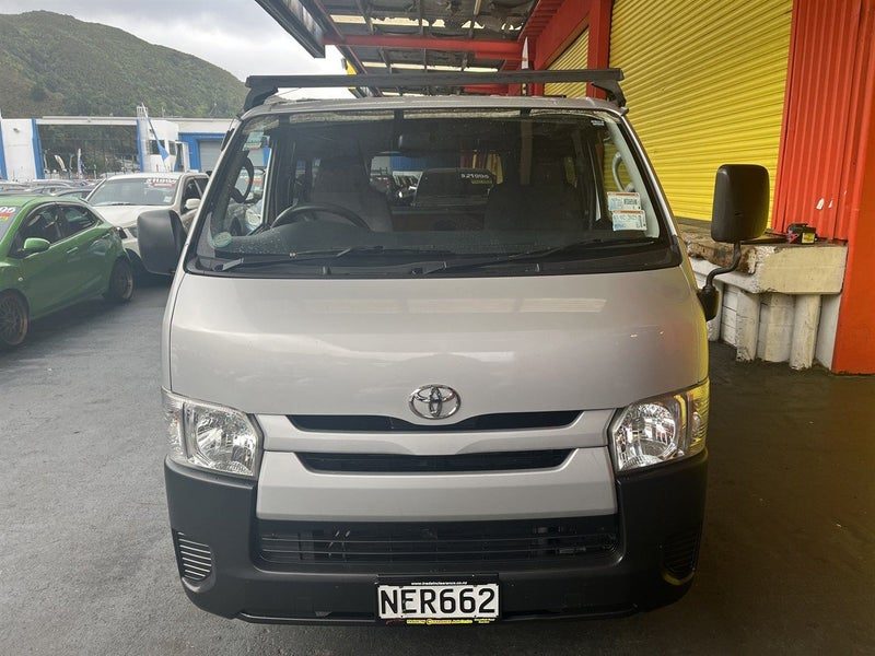 2015 Toyota Hiace Manual Diesel, photo 2