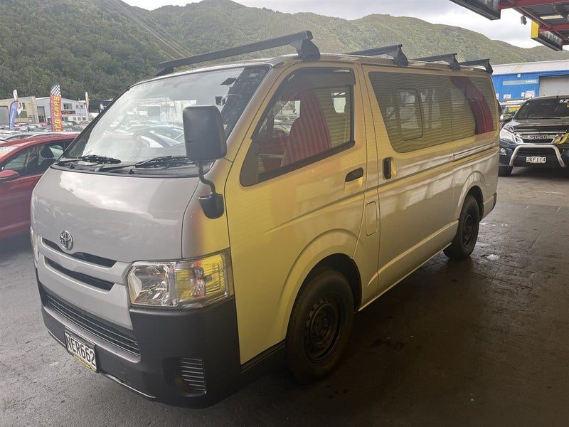 2015 Toyota Hiace Manual Diesel, photo 3