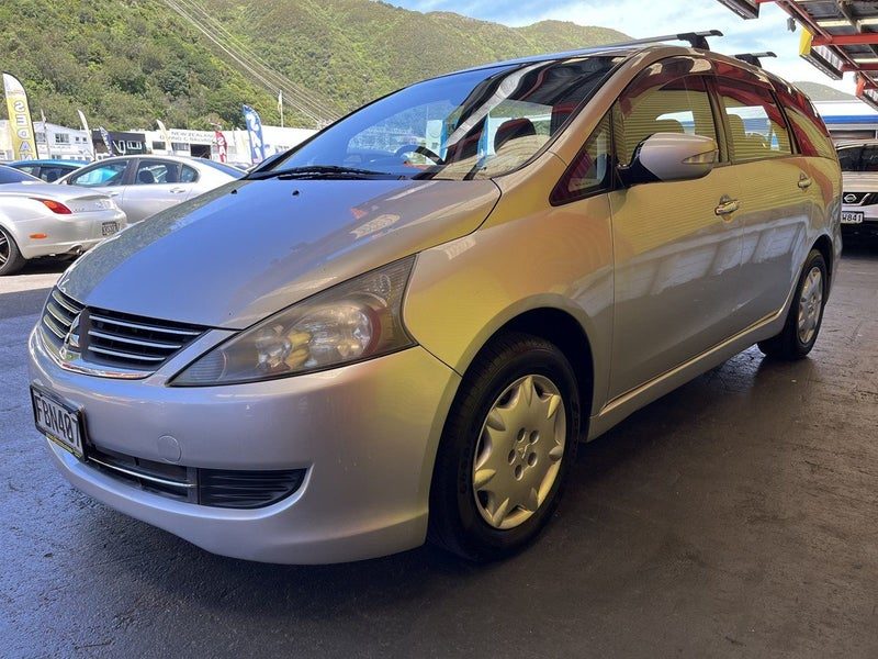 2006 Mitsubishi Chariot GRANDIS, photo 3