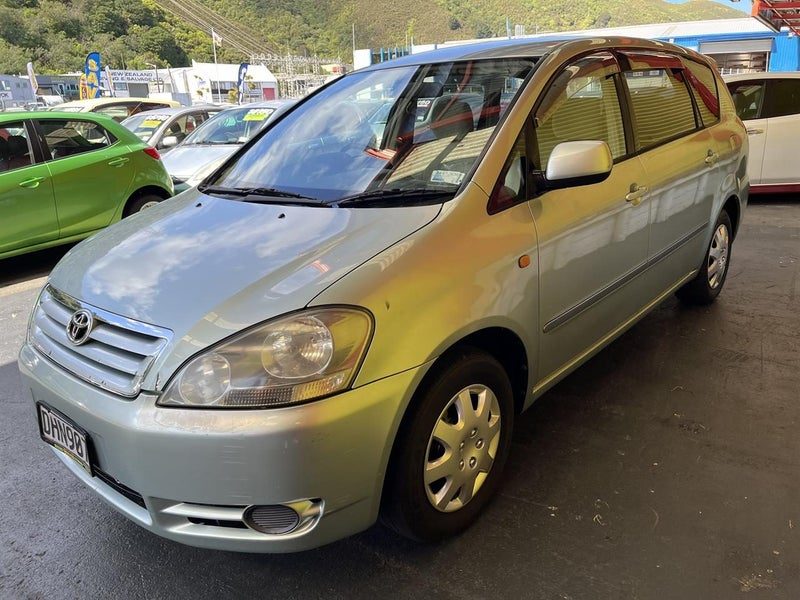 2001 Toyota Ipsum 240i, photo 3