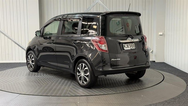 2010 Toyota Ractis 1.5 FWD CVT Automatic, photo 3
