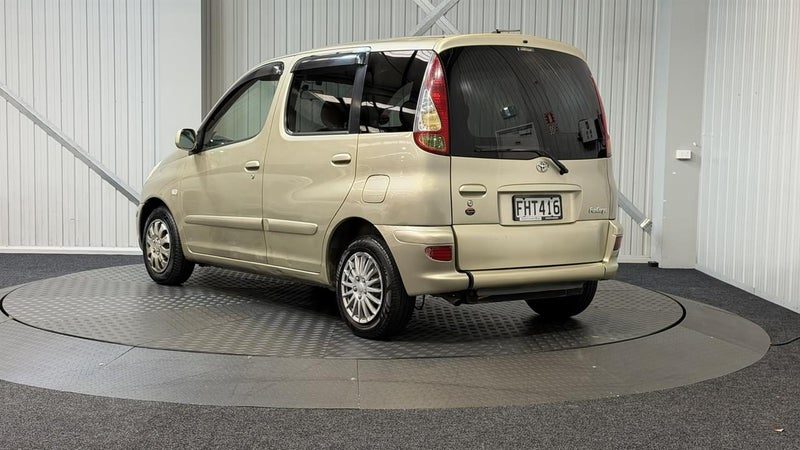2002 Toyota FunCargo, photo 3