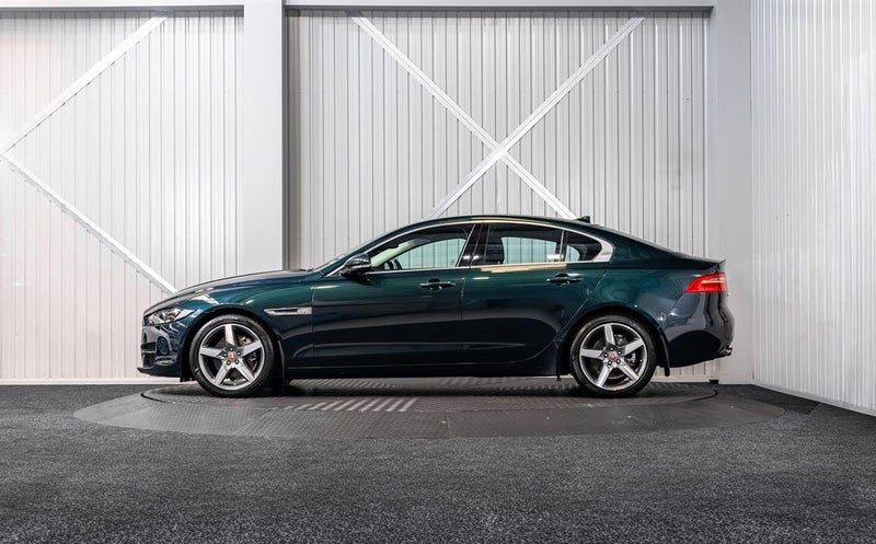 2016 Jaguar XE 20d Prestige RWD Automatic, photo 3