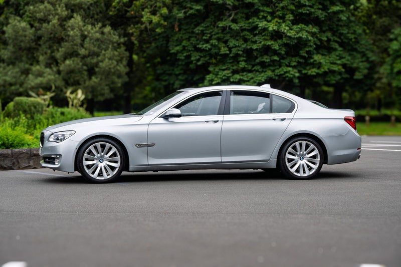 2014 BMW 750i NZ New 2 Owners, photo 2