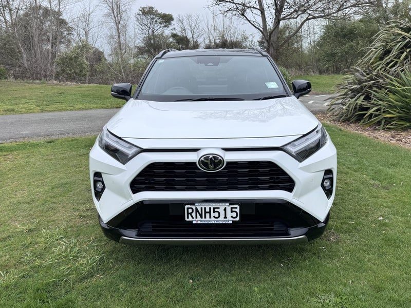 2025 Toyota RAV4 XSE 2.5P Hybrid AWD Automatic SUV, photo 2