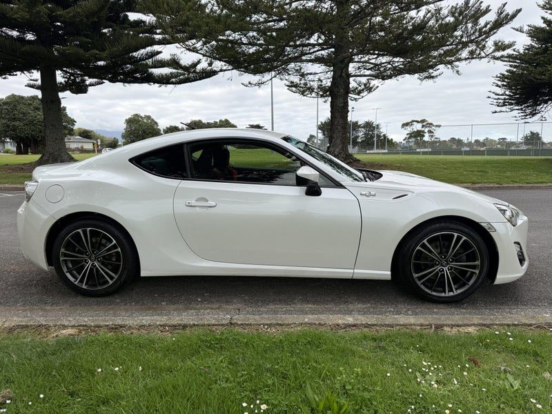 2014 Toyota 86 2.0P Automatic Coupe, photo 2