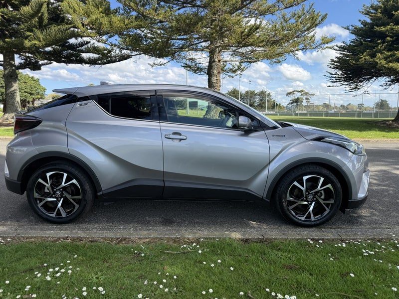 2017 Toyota C-HR Limited, photo 2