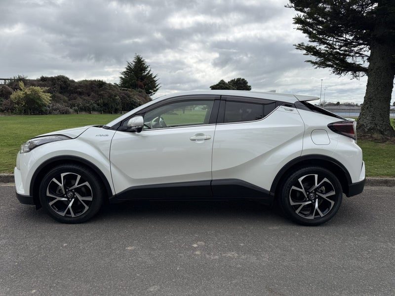 2017 Toyota C-HR Limited, photo 2