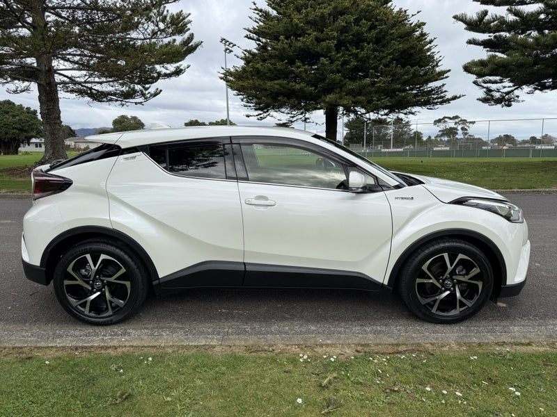 2017 Toyota C-HR Limited, photo 3