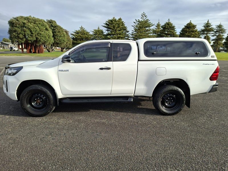 2021 Toyota Hilux SR, photo 2
