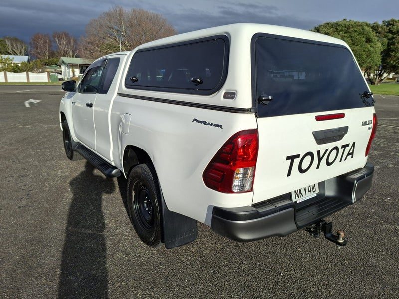 2021 Toyota Hilux SR, photo 3