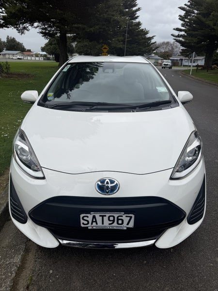 2021 Toyota Aqua 1.5 L Automatic Hybrid Hatch, photo 2