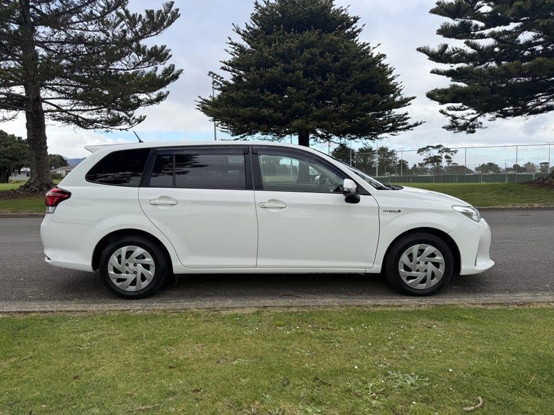 2020 Toyota Corolla Fielder, photo 2