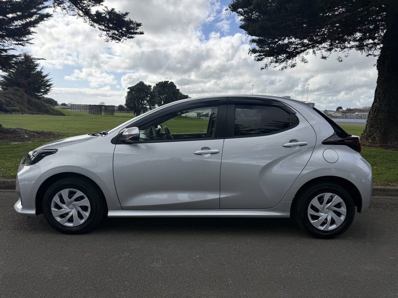 2021 Toyota Yaris 1.5 Hybrid X Automatic Hatch, photo 2