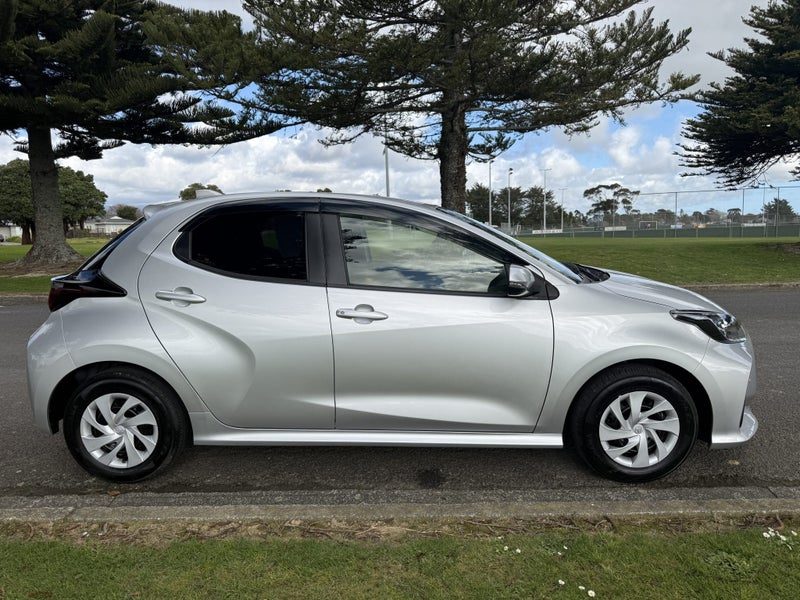 2021 Toyota Yaris 1.5 Hybrid X Automatic Hatch, photo 3