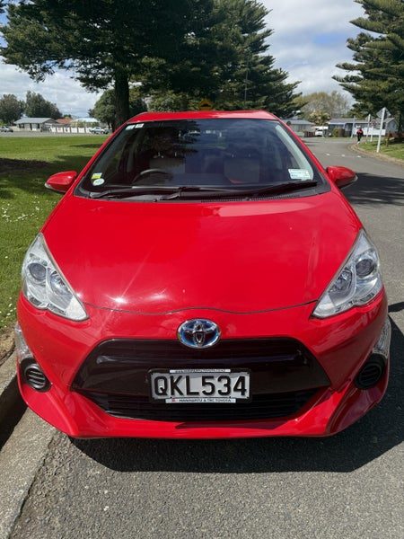 2015 Toyota Aqua 1.5P Hybrid S Automatic Hatch, photo 3