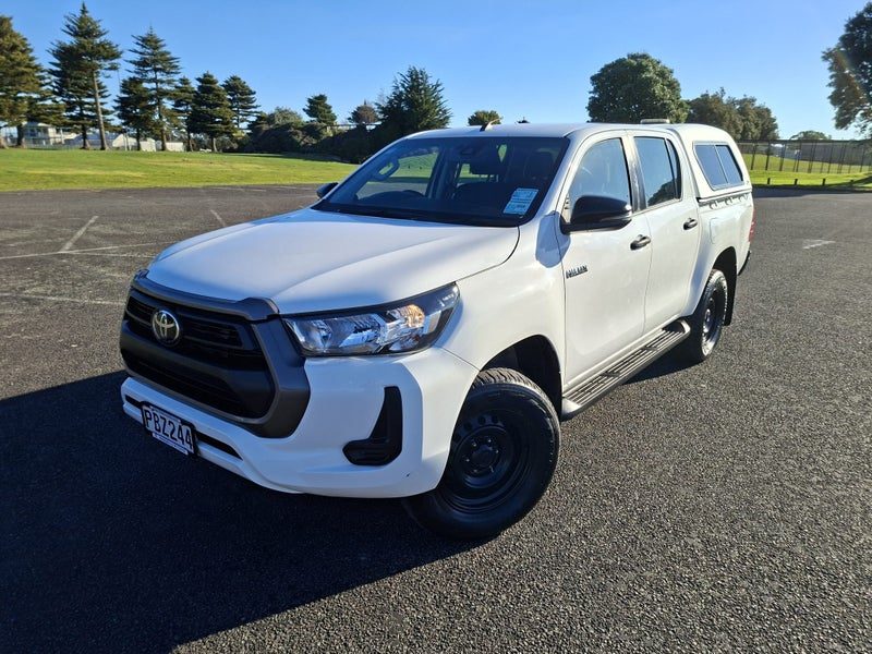 2022 Toyota Hilux SR