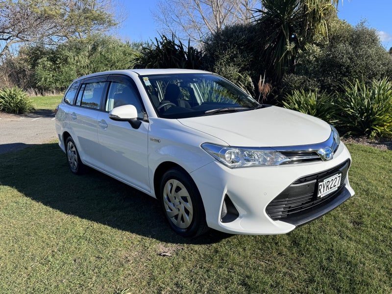 2018 Toyota Corolla Fielder 1.5 Hybrid EX Wagon, photo 3